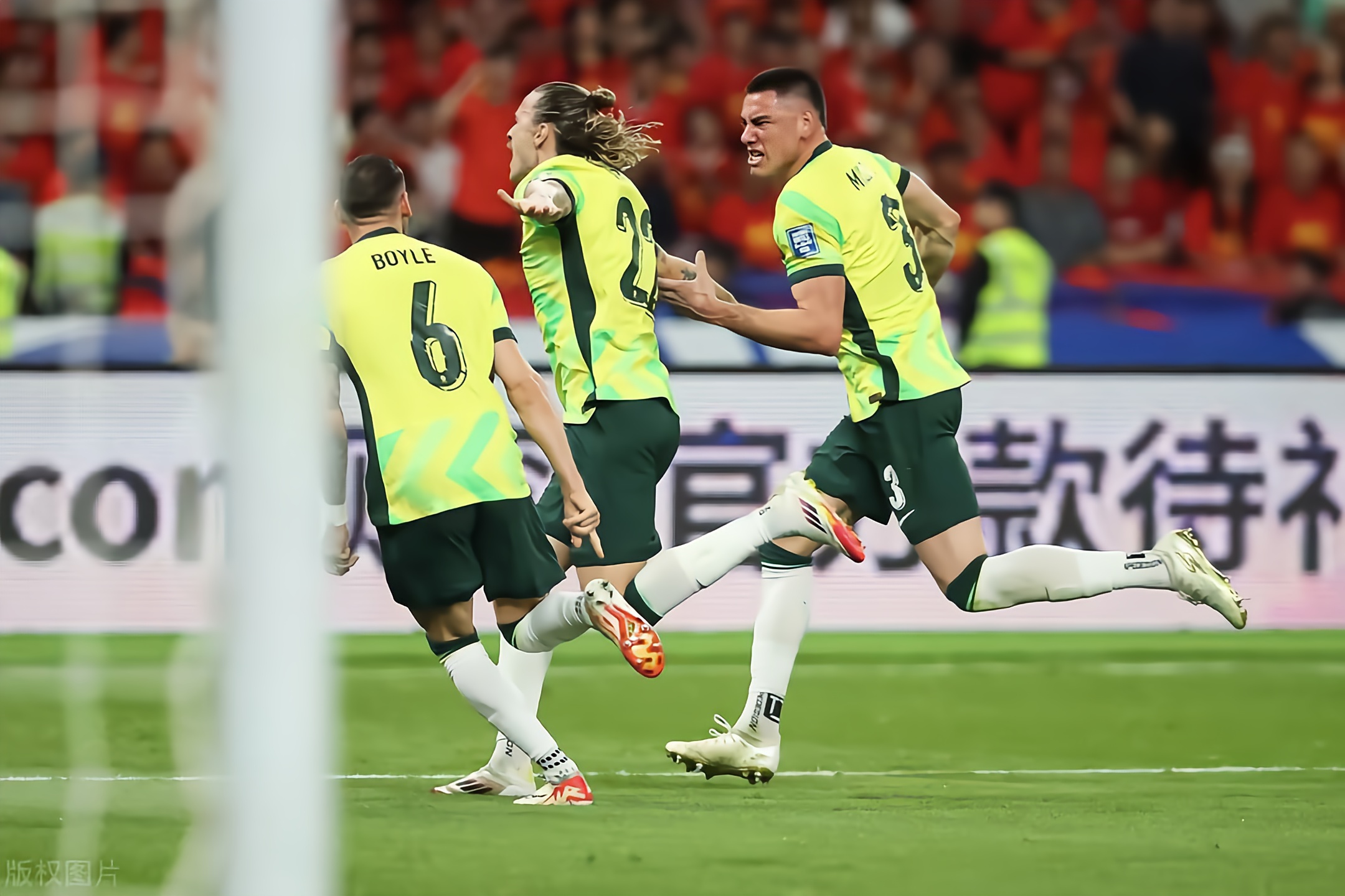 League of Legends-关于AC米兰迎葡超关键赛；清晨远射贴柱；赛场秩序良好；轮换策略成焦点的信息